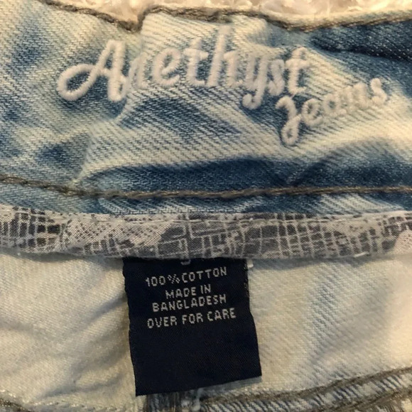 Amethyst Distressed Mid-rise Lace Cut-offs - Picture 5 of 6